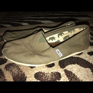 Women’s TOMS